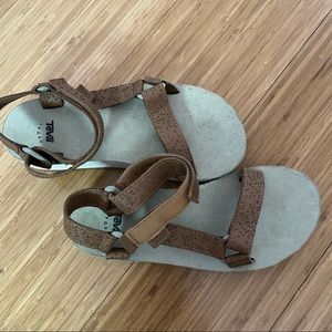 Teva Midform Universal sport star tan embossed womens size 7